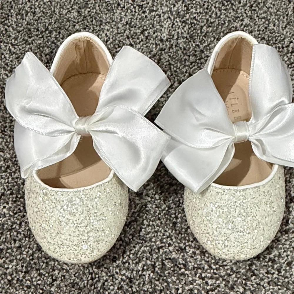 Girls Glitter Bow Ballet Flats in white/champagne